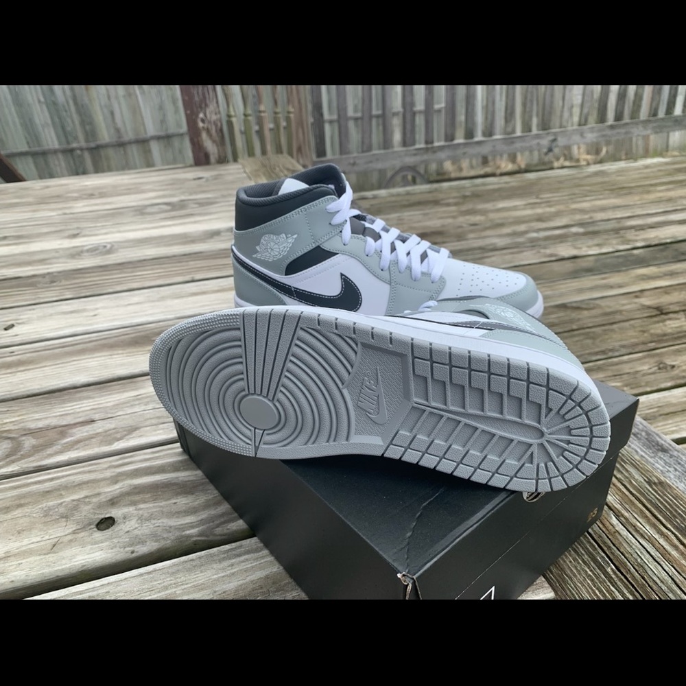 Mid Jordan 1s
